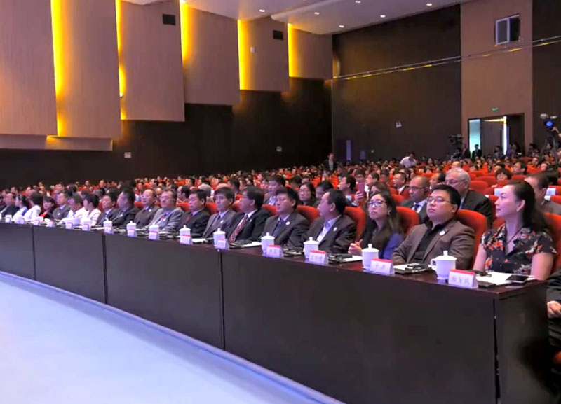 每个妇女，，，，，，，每个儿童启动仪式